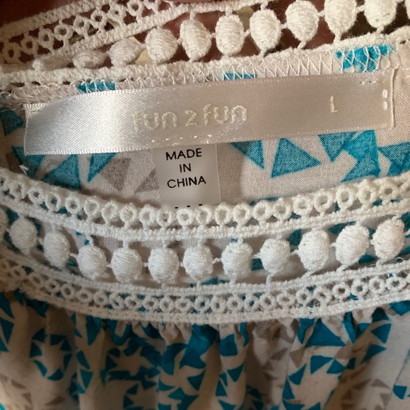 ✨3 for $25✨ Fun 2 Fun square neck top - Picture 4 of 7